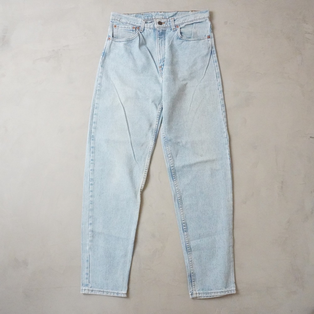 Vintage Levis 550 Jeans 32x34 90s Light Wash Relaxed Fit Tapered Leg Denim